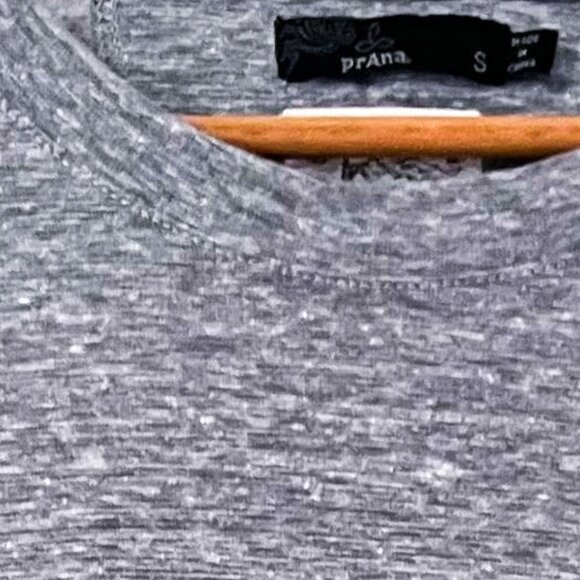 Sustainable Quality Prana Gray Long Sleeve Crew Neck Tee Size Small - Picture 4 of 9